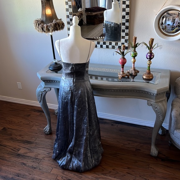 Silver Crinkle Taffetta Gown Spaghetti Straps - Picture 2 of 8